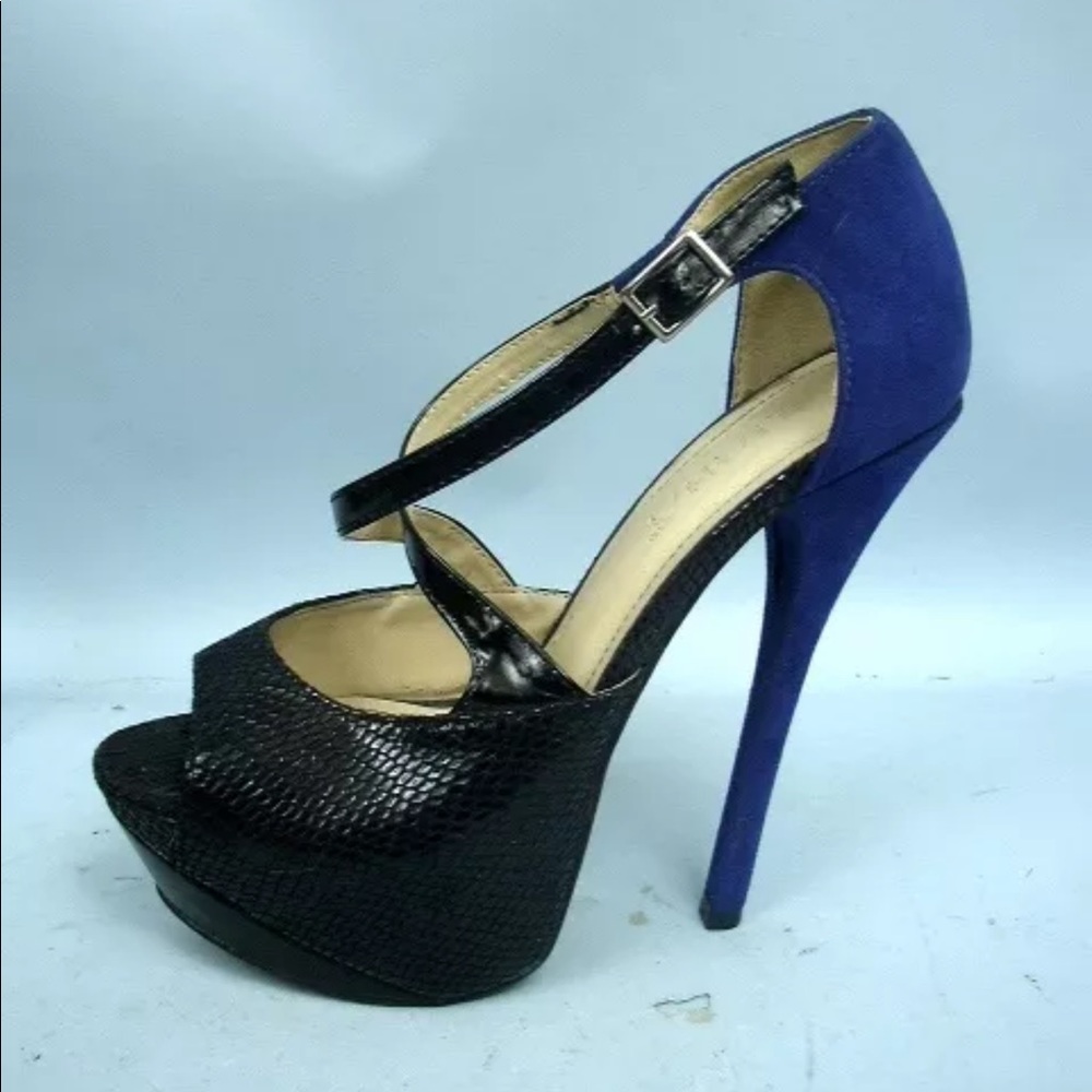 Liliana navy and black heels